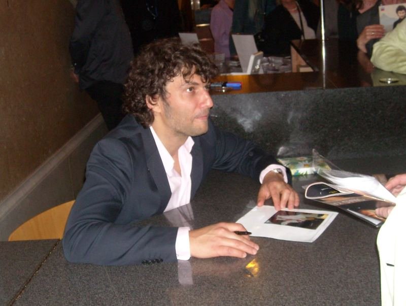 HamburgSigning3.JPG - Signierstunde nach dem Konzert in Hamburg am 19. Mai 2010