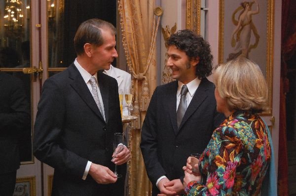 JKbotschafter1.jpg - Jonas Kaufmann in der deutschen Botschaft in Paris, 3. Februar 2010