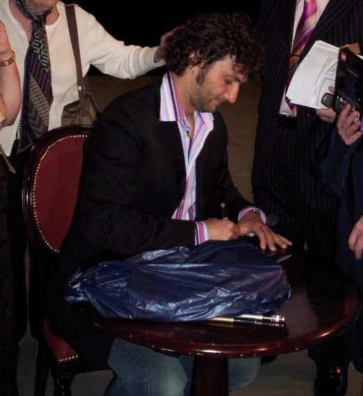 ROH14052008_3.JPG - ROH, In Conversation with Jonas Kaufmann, 14. Mai 2008
"a hair attack" :-)