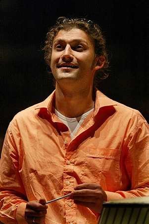 arp1036258.jpg - JONAS KAUFMANN Rehearsals Edinburgh Festival 2002 DAS LIED VON DER ERDE  Credit:     Clive Barda/PAL  Source: The ArenaPAL Picture Library   