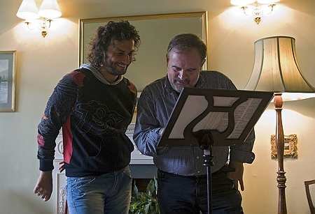 arp1087287.jpg - Jonas Kaufmann  - tenor Helmut Deutsch - piano Rehearsing at 6 Ettrick Rd Edinburgh 060823 EIF. Credit: Clive Barda / ArenaPAL