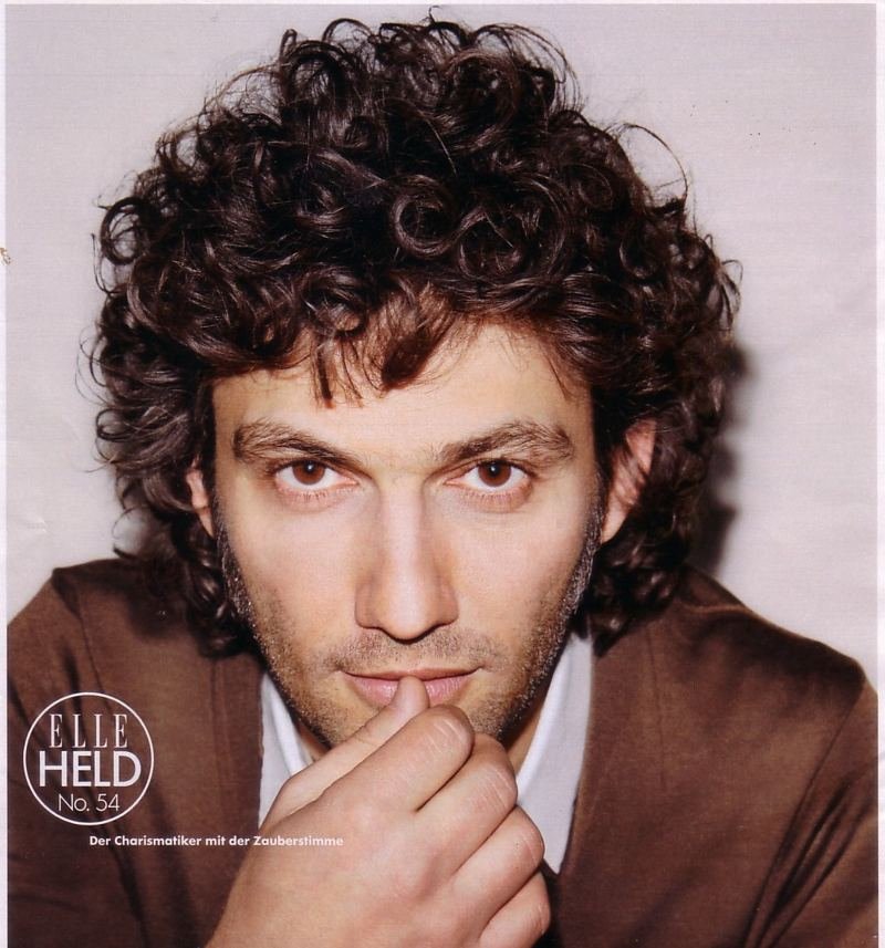 Der Startenor Jonas Kaufmann und die Designerin Gabriele Stehle unterhalten ...