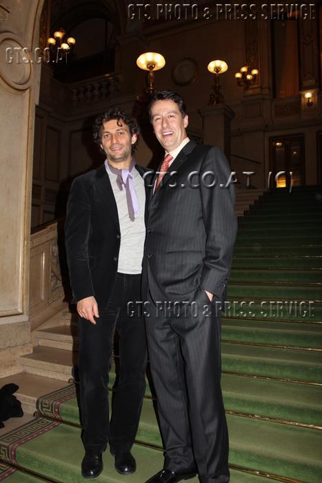 kuenstlergespraechwien10.jpg - Jonas Kaufmann mit Dr. Thomas Dänemark (Generalsekretär) Freunde der Wiener Staatsoper,  am 16.01.2011 in Wien