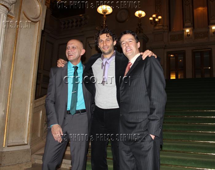 kuenstlergespraechwien12.jpg - Thomas Voigt (Opernexperte), Jonas Kaufmann (Tenor) und Dr. Thomas Dänemark (Generalsekretär) Freunde der Wiener Staatsoper,  am 16.01.2011 in Wien