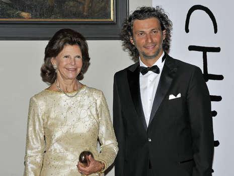prixcourage16_09_2010_2.jpg - Stargast beim Prix-Courage, 16. September 2010, mit Königin Silvia von SchwedenFoto: BILD