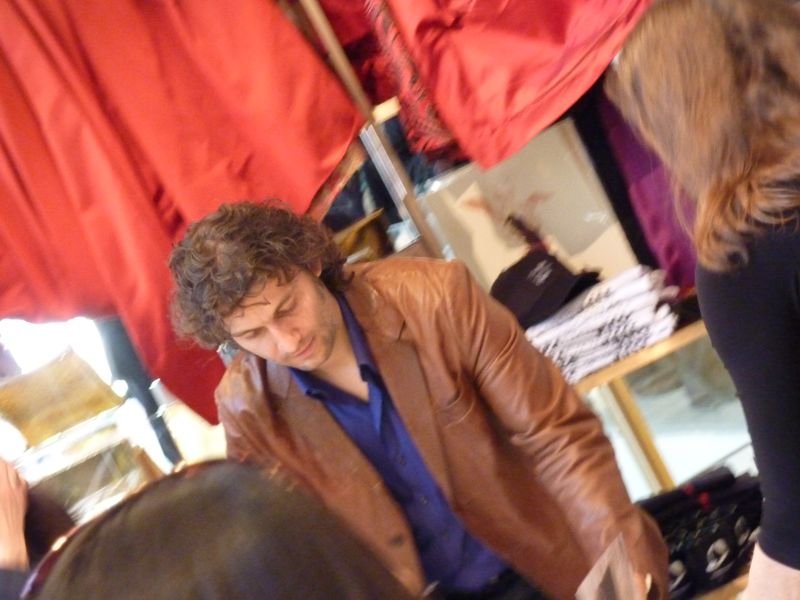 signing29_04_2010Met_1.JPG - Signierstunde im Met-Opera-Shop (eigentlich waren es drei Stunden)