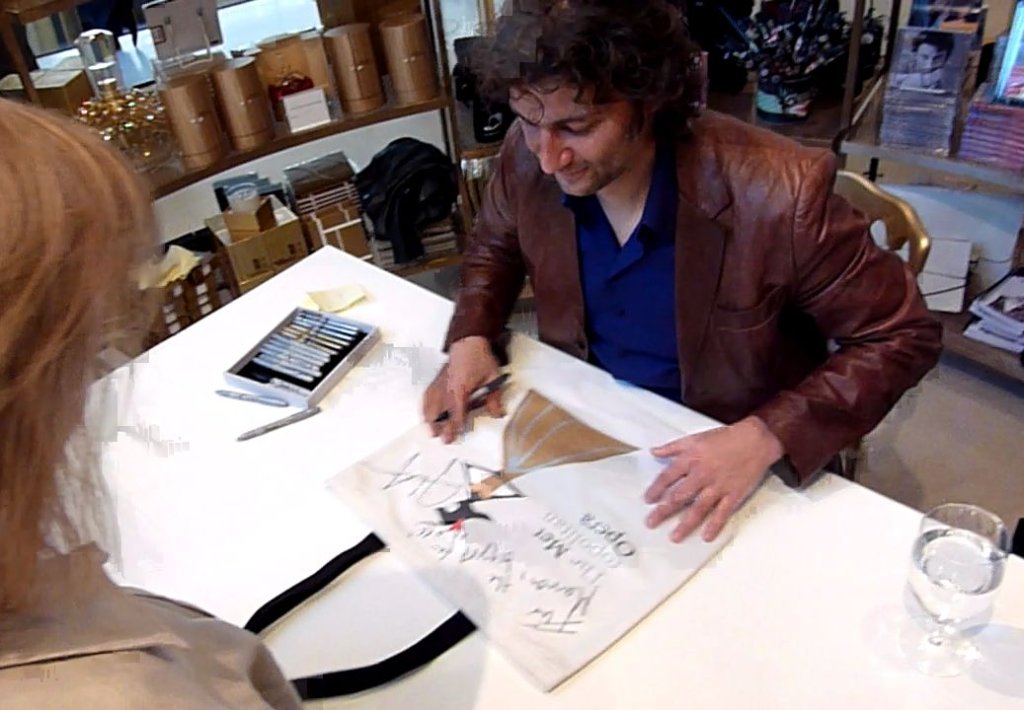 signing29_04_2010Met_3.JPG - Signierstunde im Met-Opera-Shop (eigentlich waren es drei Stunden)