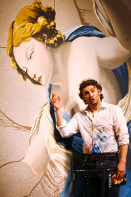 Toscabund.jpg - Jonas Kaufmann als Cavaradossi waehrend einer Probe zu "Tosca" im Zuercher Opernhaus am Donnerstag, 26. Maerz 2009.  (KEYSTONE/Steffen Schmidt)