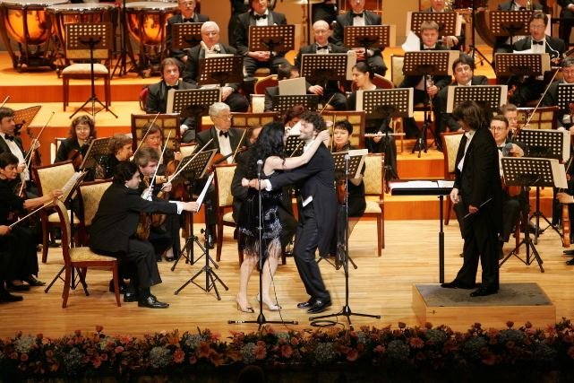 abudhabikonzert04.jpg - Abu Dhabi, 21. März 2009, mit Angela Gheorghiu und Ion Marin