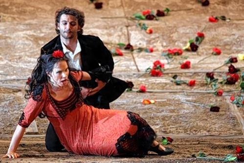 carmenmuenchen2010.jpg - Carmen, München, Juni 2010 mit Elina GarancaFoto: Bayerische Staatsoper, Hösl