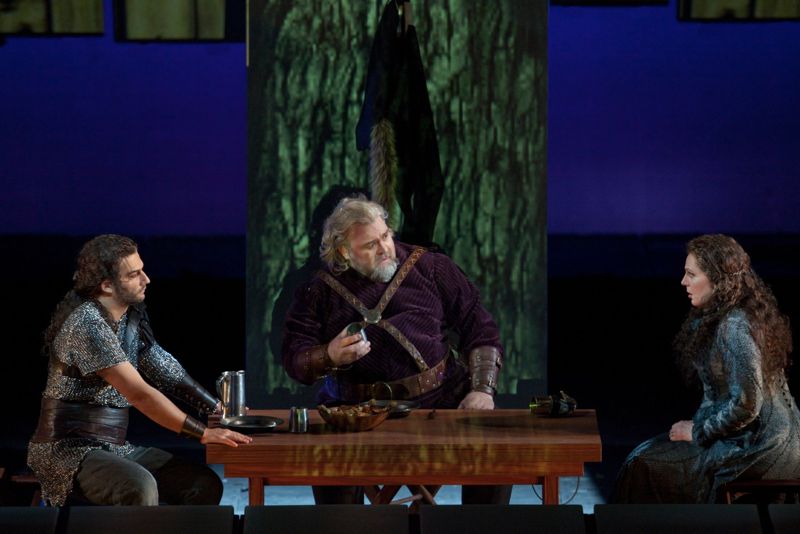 walkuere03.jpg - Jonas Kaufmann as Siegmund, Hans-Peter König as Hunding, and Eva-Maria Westbroek as Sieglinde in Wagner’s “Die Walküre.”Photo: Ken Howard/Metropolitan OperaTaken during the rehearsal on April 12, 2011 at the Metropolitan Opera in New York City.