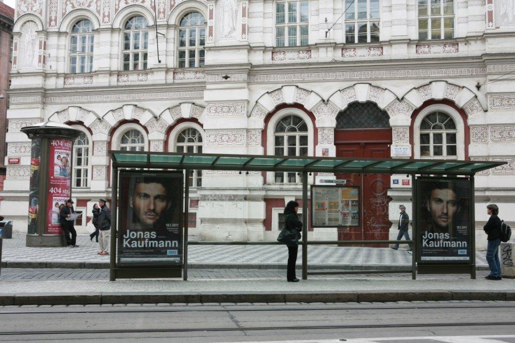 JonasKaufmannposterTramstation2Prague.jpg - Plakatwerbung in Prag